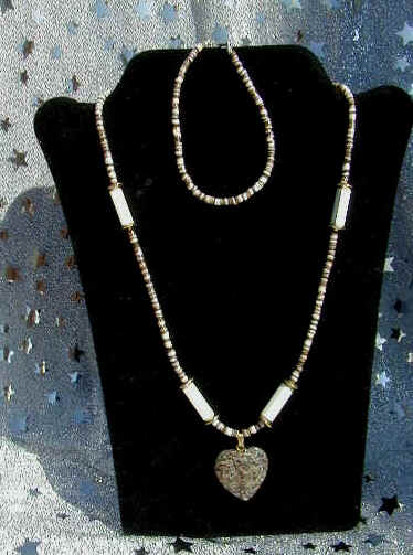 061.jpg (92012 bytes)